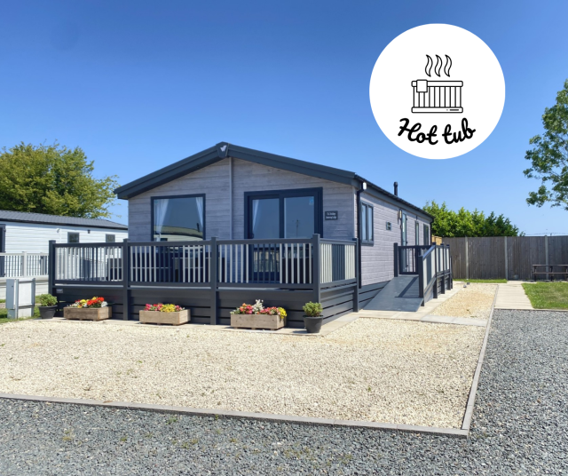 Buttercup Hot tub Lodge